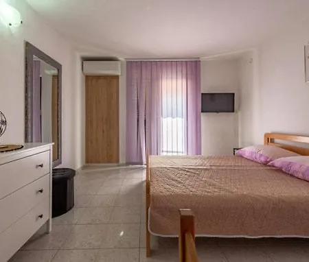Peraic Apartment *